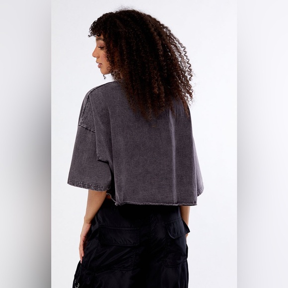 Formula 1 x PacSun Women’s Helmet Sport Cropped Tee in Charcoal Size M - Picture 3 of 12